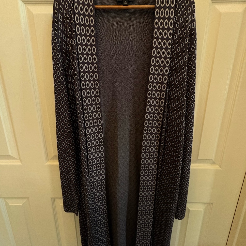 Ann Taylor Black and Grey Patterned Diamond Jacquard Open Cardigan.